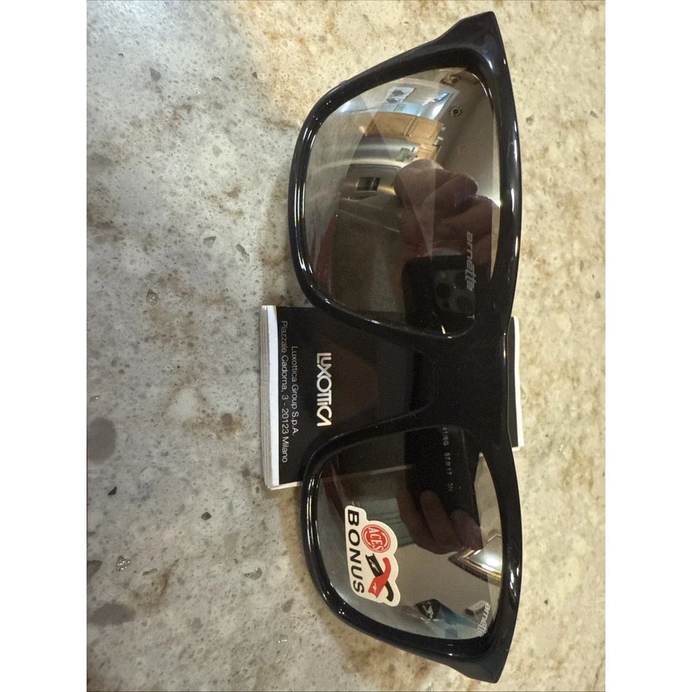 Arnette SUNGLASSES GLOSS BLACK / SILVER MIRROR With Bonus Red Frame. - Picture 4 of 4